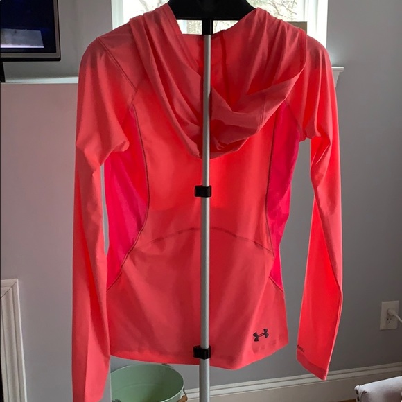 Under armor Long Sleeve Fitted Tee with Hood - Picture 2 of 6